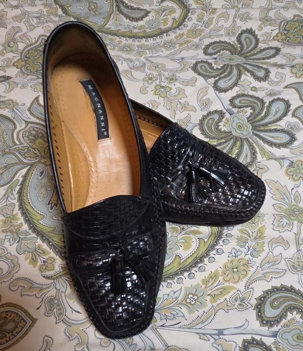 Magnanni Men's Black Woven Leather Tassel Loafers